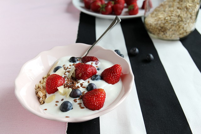 austin-moms-blog-yogurt-berries