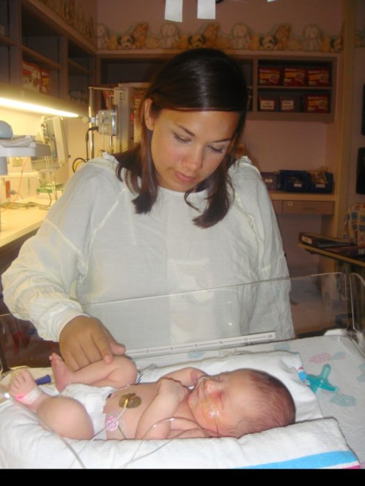 Mom visits baby in the NICU